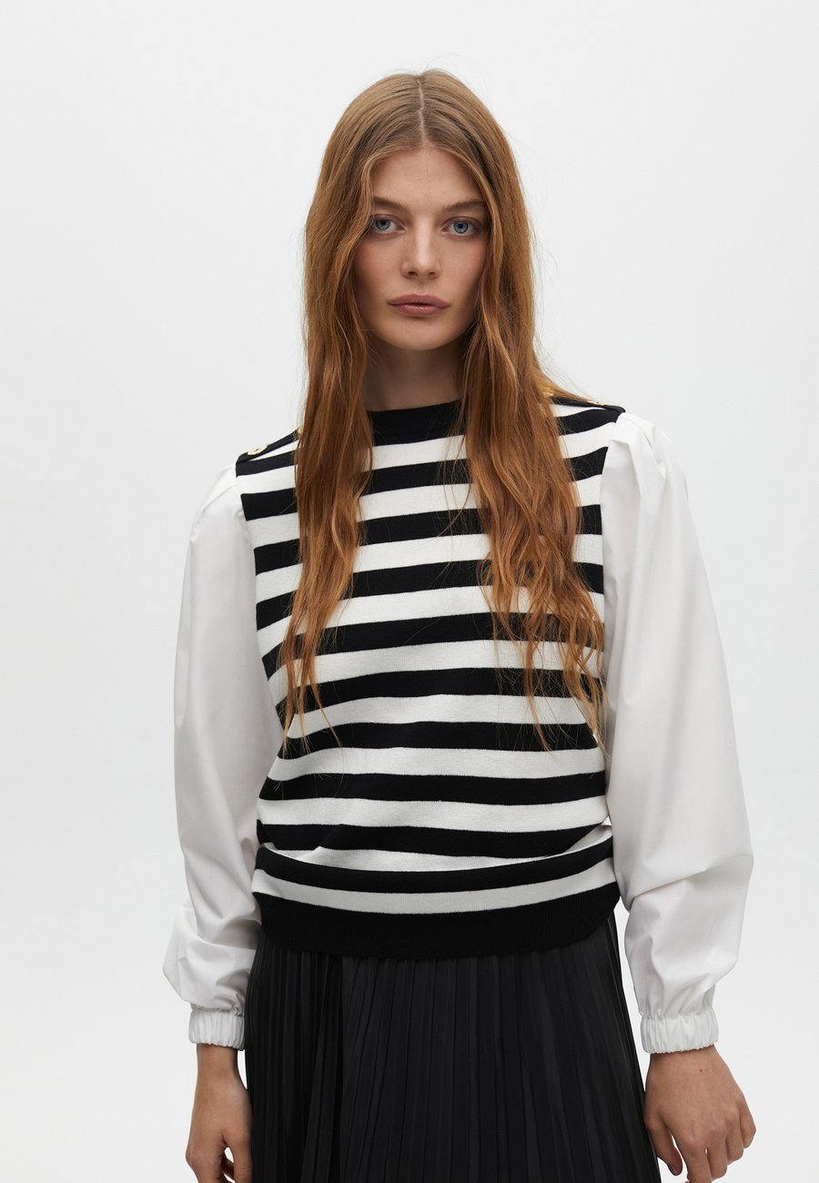 Джемпер LOLA CASADEMUNT Jumper, White
Джемпер LOLA CASADEMUNT Jumper, White