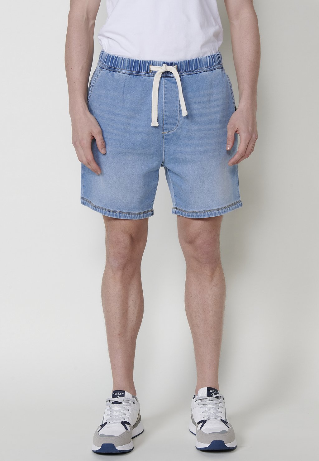 Джинсовые шорты JOGGER BERMUDA Koroshi, светло-голубой
Джинсовые шорты JOGGER BERMUDA Koroshi, светло-голубой