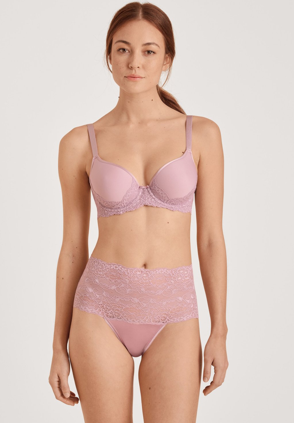 Бюстгальтер на косточках SENSUAL SECRETS SPACER Calida, фиолетовый
Бюстгальтер на косточках SENSUAL SECRETS SPACER Calida, фиолетовый