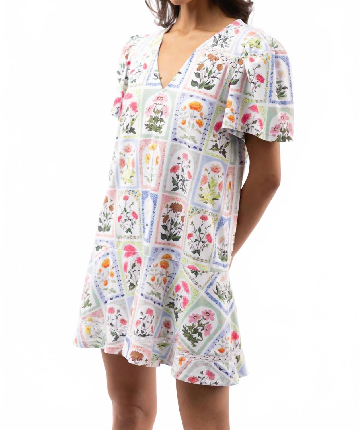 Джемес платье в цветочной коробке SMITH & QUINN, Flower Box
Джемес платье в цветочной коробке SMITH & QUINN, Flower Box