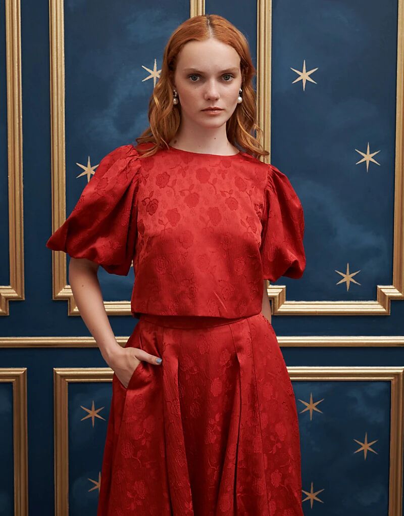 Топ из красного жаккарда Sister Jane (часть комплекта)
Топ из красного жаккарда Sister Jane (часть комплекта)