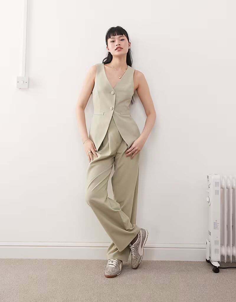 Широкие брюки цвета хаки Miss Selfridge
Широкие брюки цвета хаки Miss Selfridge