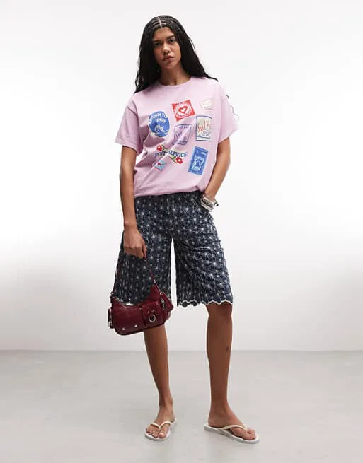 Розовая объемная футболка с принтом почтовых марок Reclaimed Vintage, Розовый, Розовая объемная футболка с принтом почтовых марок Reclaimed Vintage
Розовая объемная футболка с принтом почтовых марок Reclaimed Vintage, Розовый, Розовая объемная футболка с принтом почтовых марок Reclaimed Vintage