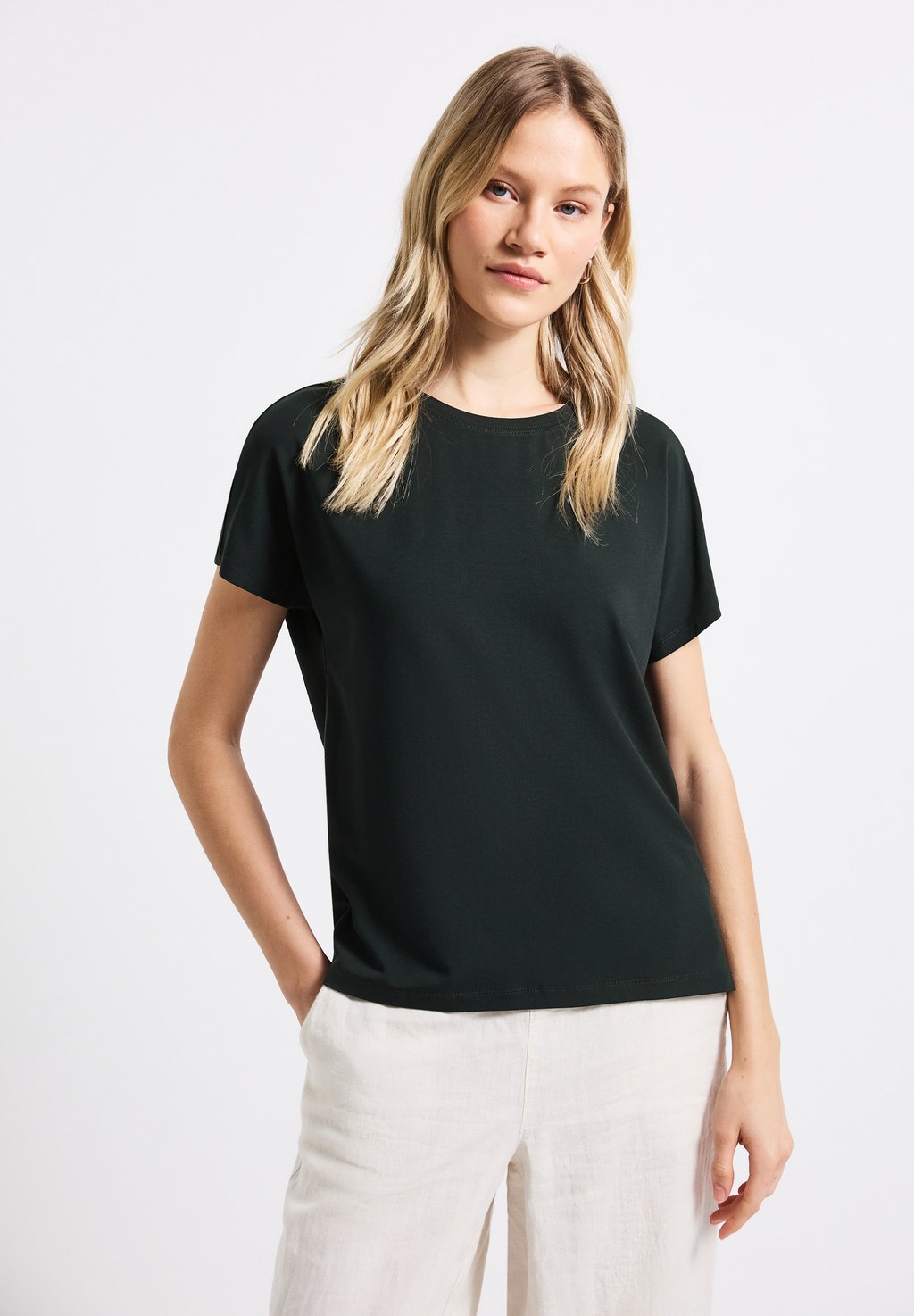 Базовая футболка IN UNIFARBE Street One, металлик зеленый
Базовая футболка IN UNIFARBE Street One, металлик зеленый