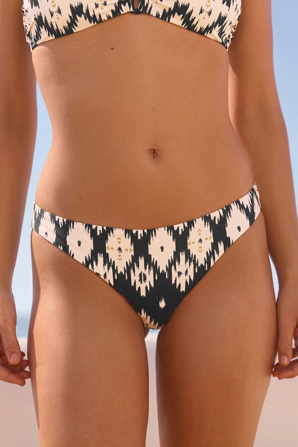 Бразильские плавки бикини с высоким вырезом Next, экрю
Бразильские плавки бикини с высоким вырезом Next, экрю