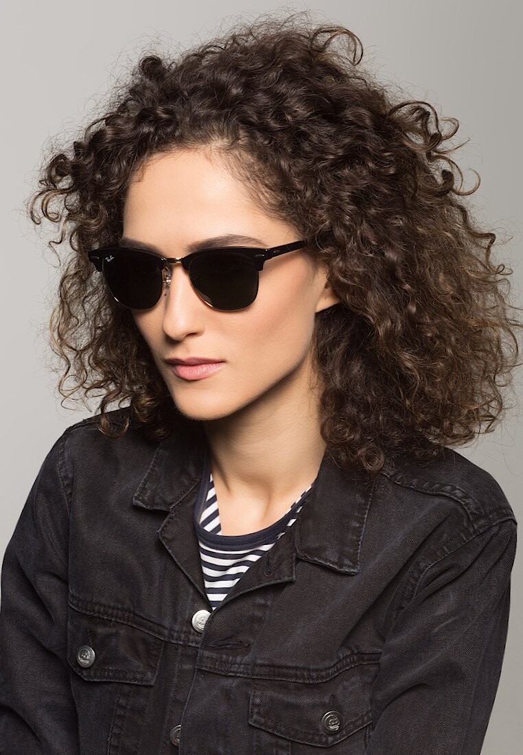 Солнцезащитные очки Ray-Ban
Солнцезащитные очки Ray-Ban