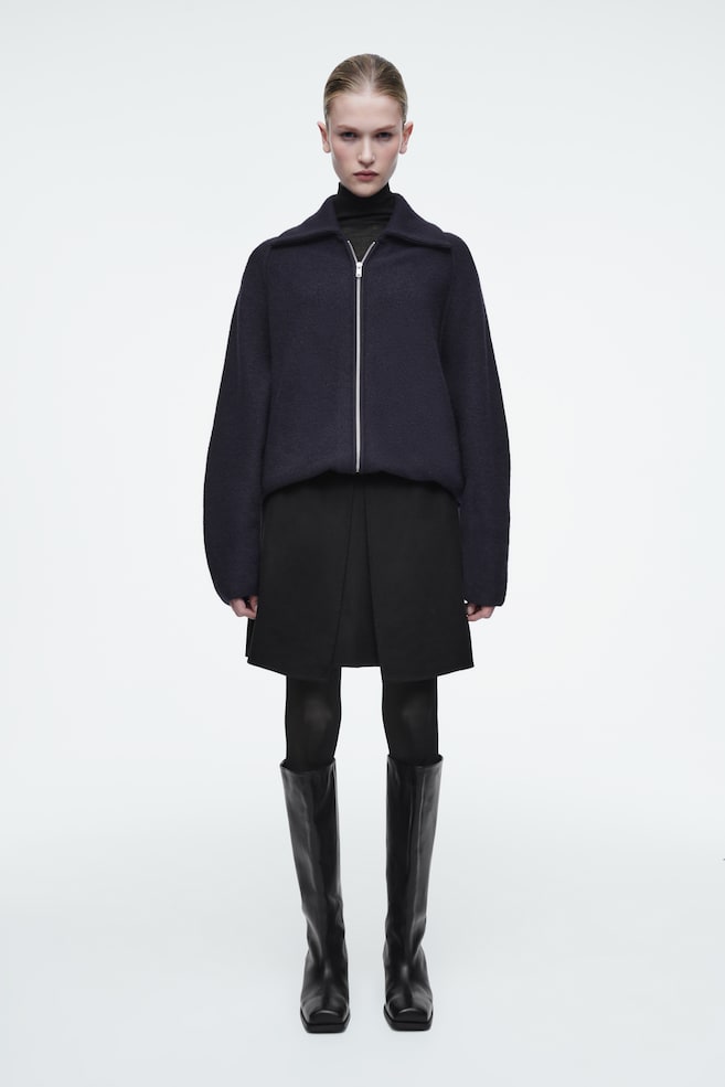 Мини-Юбка из двухсторонней шерсти со складками. Cos, черный
Мини-Юбка из двухсторонней шерсти со складками. Cos, черный