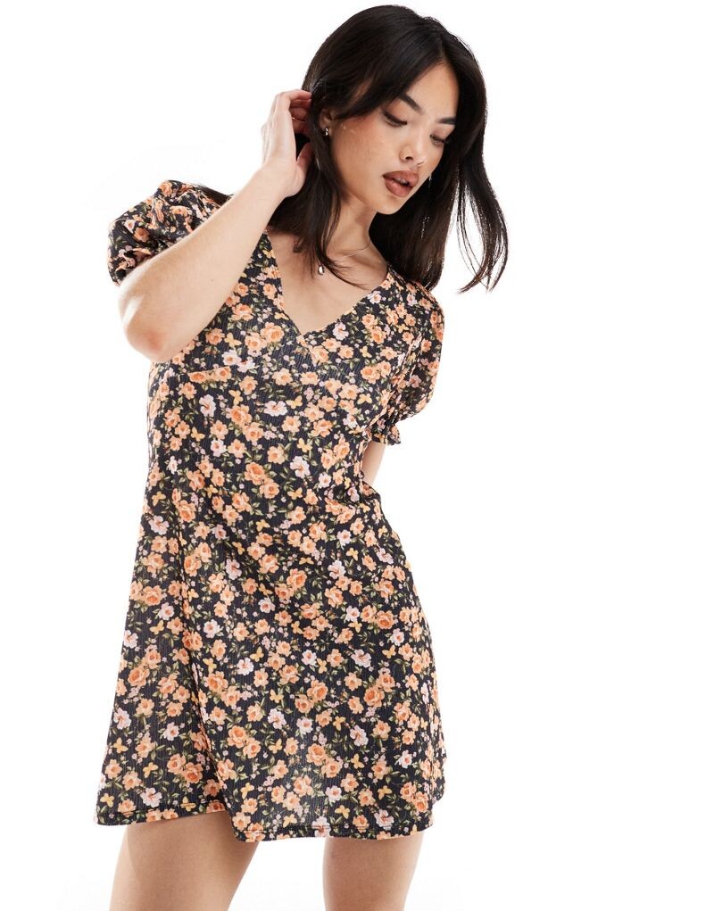 Короткое чайное платье с рукавами-фонариками Miss Selfridge с однотонным трикотажным принтом
Короткое чайное платье с рукавами-фонариками Miss Selfridge с однотонным трикотажным принтом