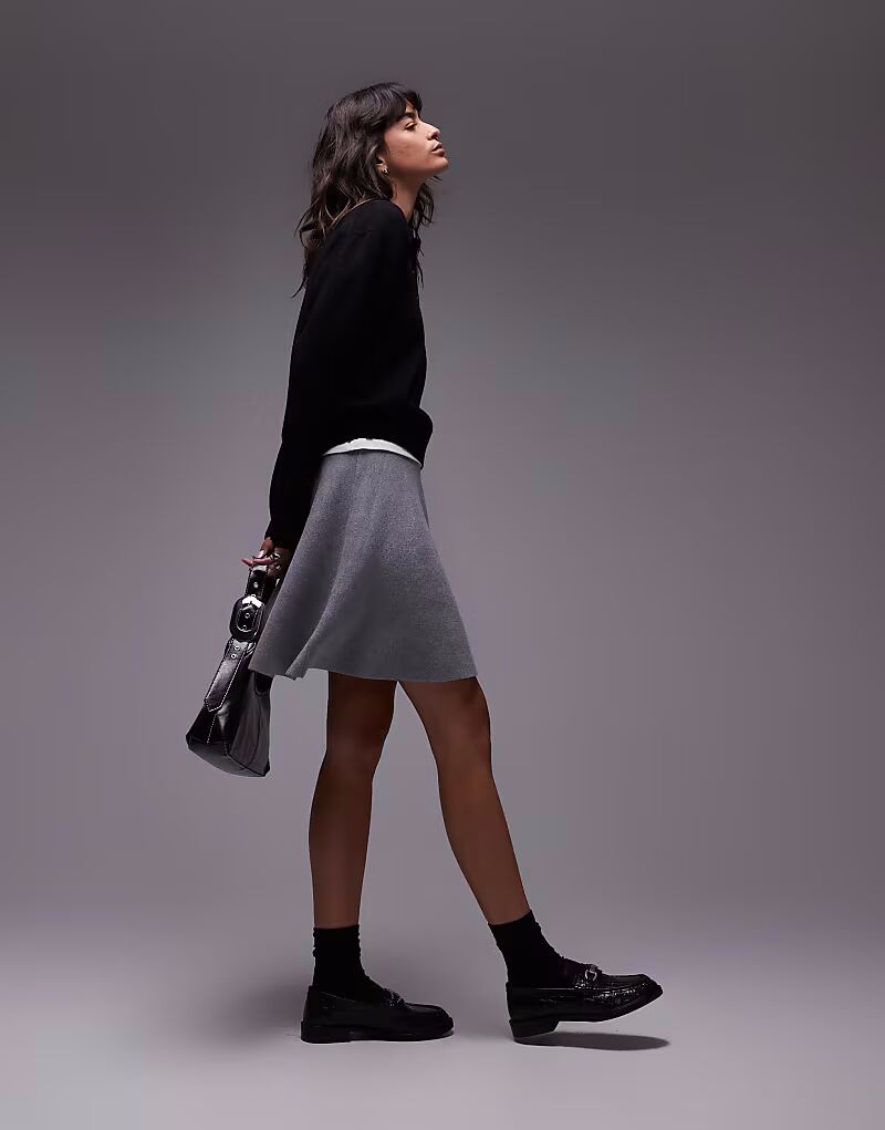 ARKET coord компактная трикотажная мини-юбка серого цвета с челкой
ARKET coord компактная трикотажная мини-юбка серого цвета с челкой