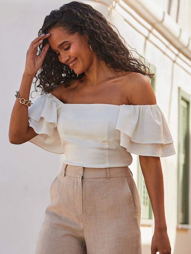 Топ с рюшами на рукавах Sosandar, слоновая кость
Топ с рюшами на рукавах Sosandar, слоновая кость