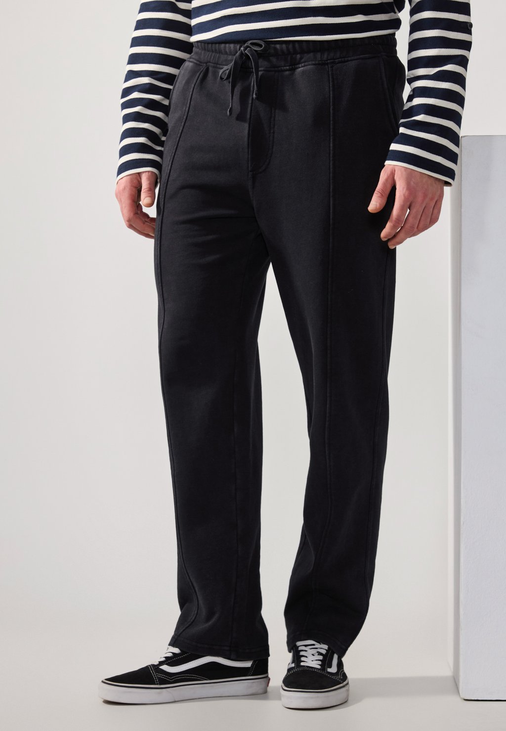 Спортивные штаны Pier One, темно-серый
Спортивные штаны Pier One, темно-серый