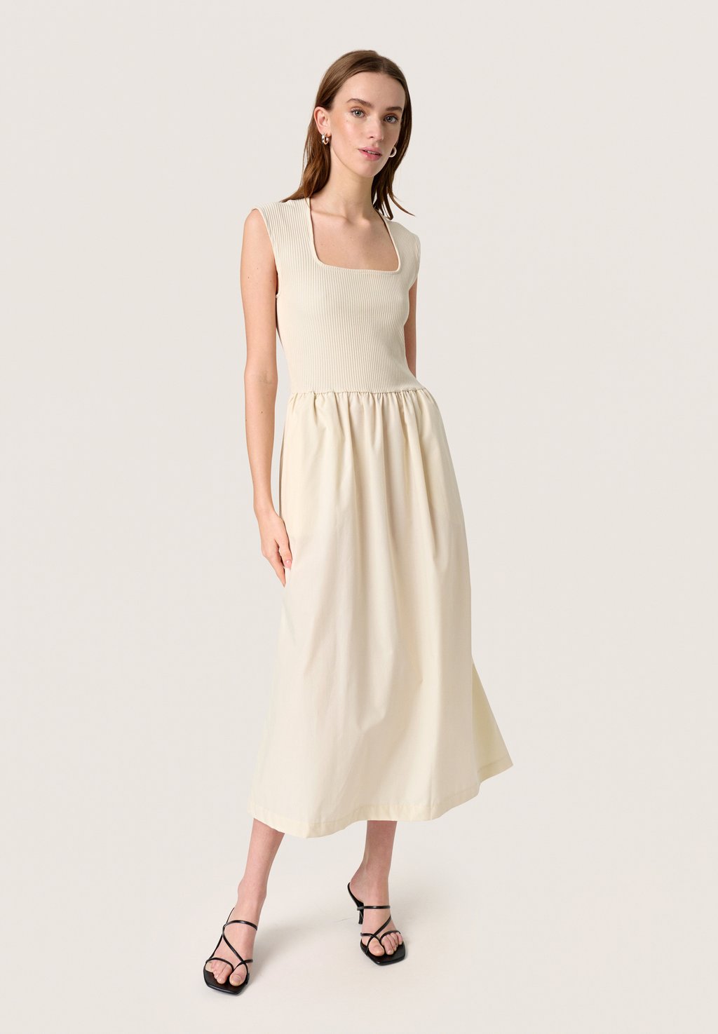 Повседневное платье SIMONE PHOEBE Soaked in Luxury, молочный
Повседневное платье SIMONE PHOEBE Soaked in Luxury, молочный