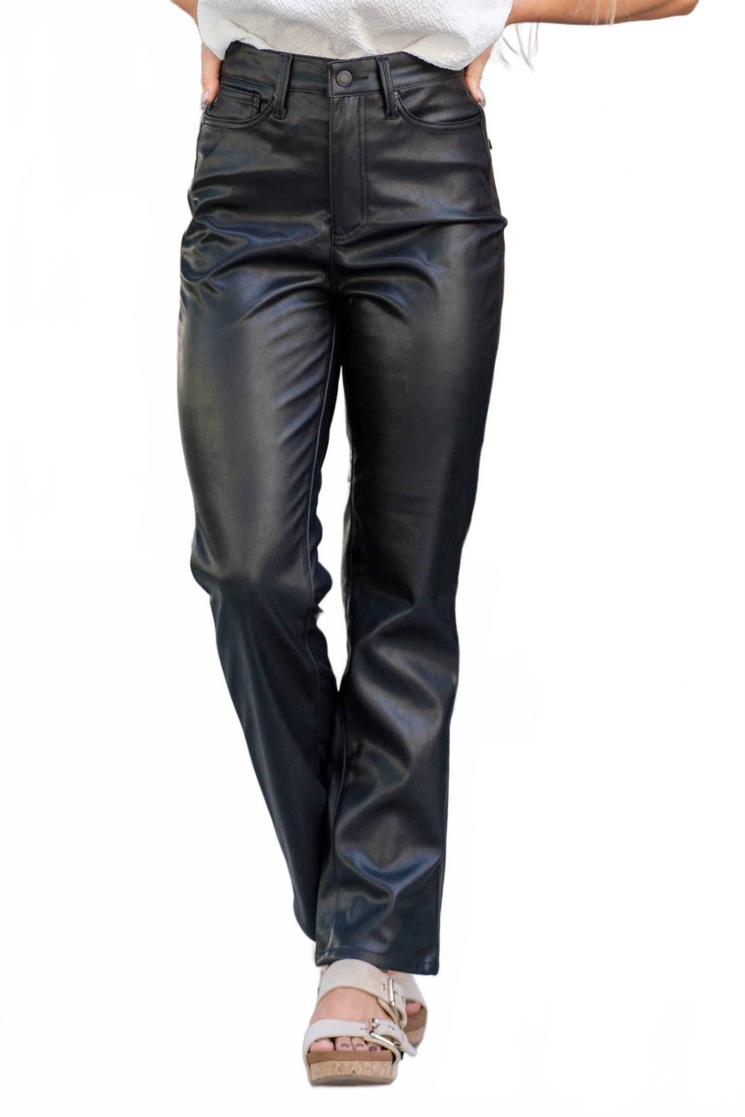 Черные брюки с завышенной талией и прямыми штанинами из искусственной кожи с эффектом контроля живота Judy Blue
Черные брюки с завышенной талией и прямыми штанинами из искусственной кожи с эффектом контроля живота Judy Blue