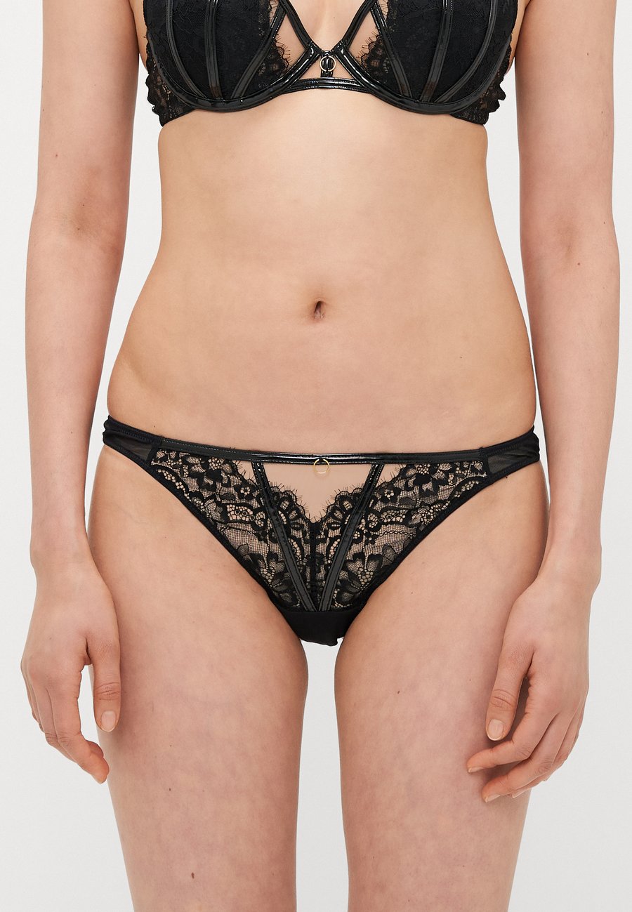 Трусы Ann Summers UNDENIABLE THONG, Black
Трусы Ann Summers UNDENIABLE THONG, Black