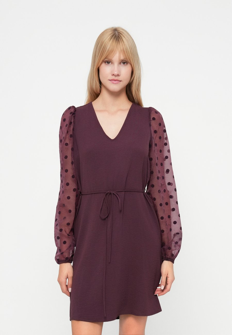Платье Vero Moda VMALVA DETAIL V NECK SHORT DRESS, Winetasting/Bordeaux
Платье Vero Moda VMALVA DETAIL V NECK SHORT DRESS, Winetasting/Bordeaux