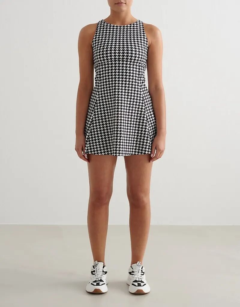 Платье Aim'n Pepita sense с высоким воротом в цвете пепита
Платье Aim'n Pepita sense с высоким воротом в цвете пепита