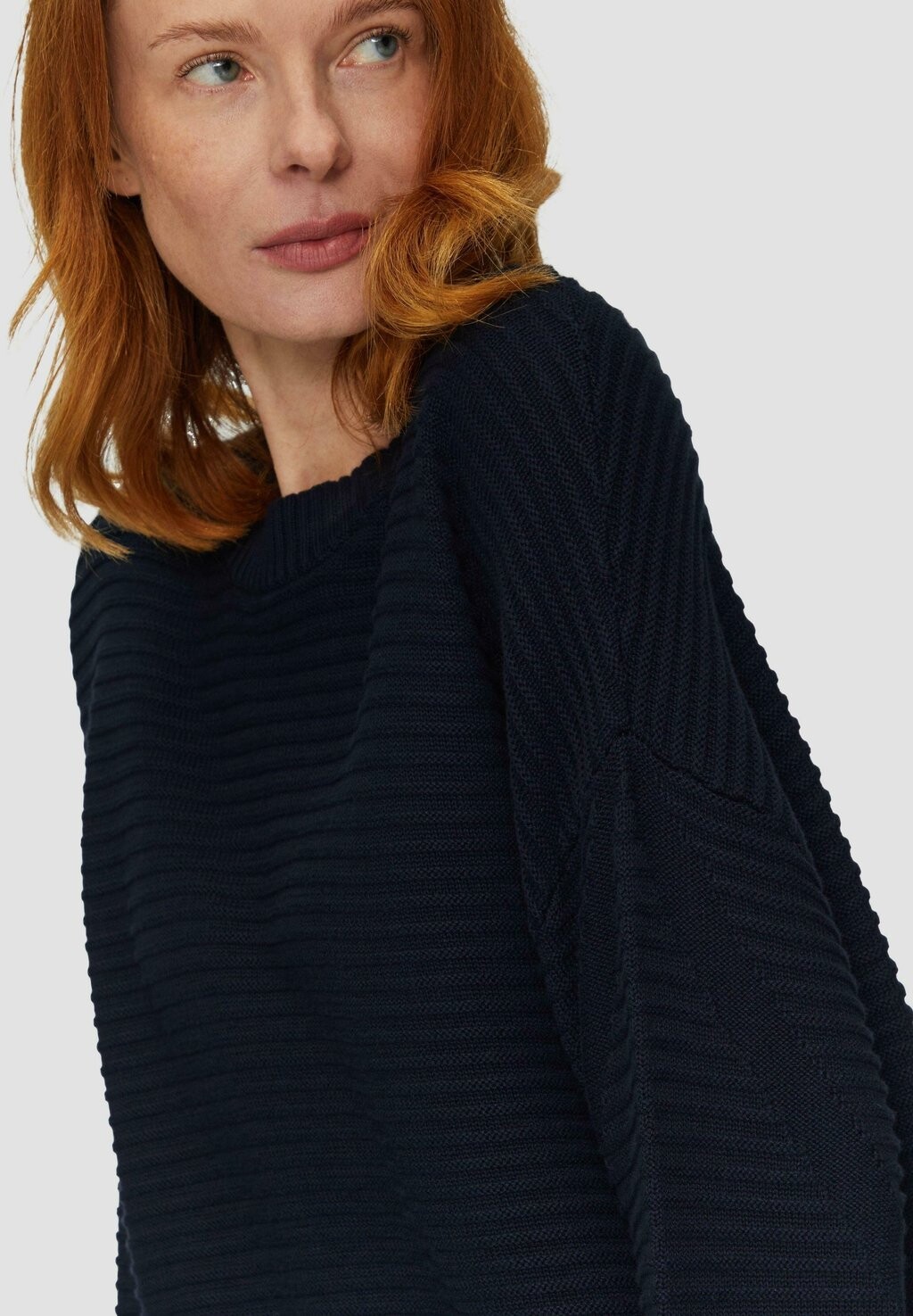 Джемпер MIT STRUKTURDETAILS s.Oliver, черный 
Джемпер MIT STRUKTURDETAILS s.Oliver, черный