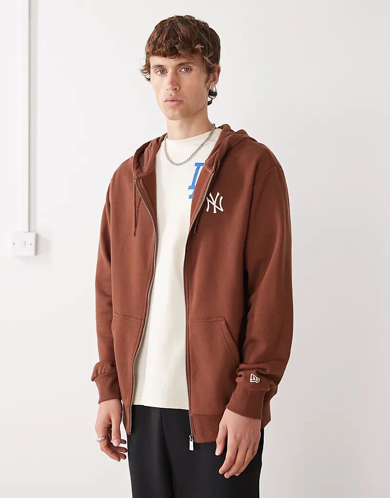 Толстовка с капюшоном New Era NY Yankees на молнии с мини-логотипом бордового цвета
Толстовка с капюшоном New Era NY Yankees на молнии с мини-логотипом бордового цвета