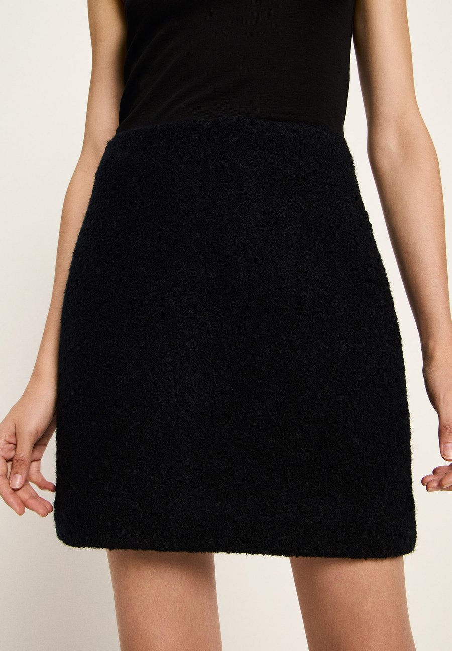 Юбка LANIUS Mini skirt, Black
Юбка LANIUS Mini skirt, Black
