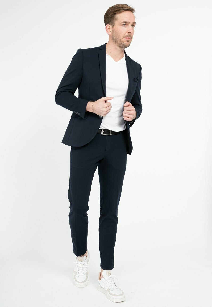 Пиджак SAKKO DINORRIS SLIM Zuitable, цвет dark blue
Пиджак SAKKO DINORRIS SLIM Zuitable, цвет dark blue