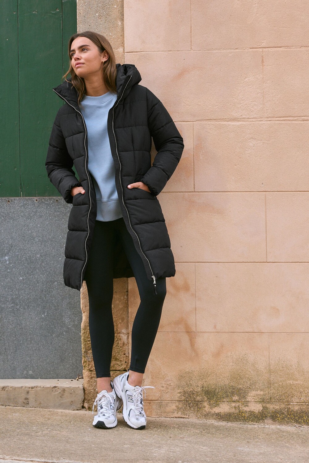 Водонепроницаемое стеганое пальто средней длины с капюшоном Next, черный
Водонепроницаемое стеганое пальто средней длины с капюшоном Next, черный