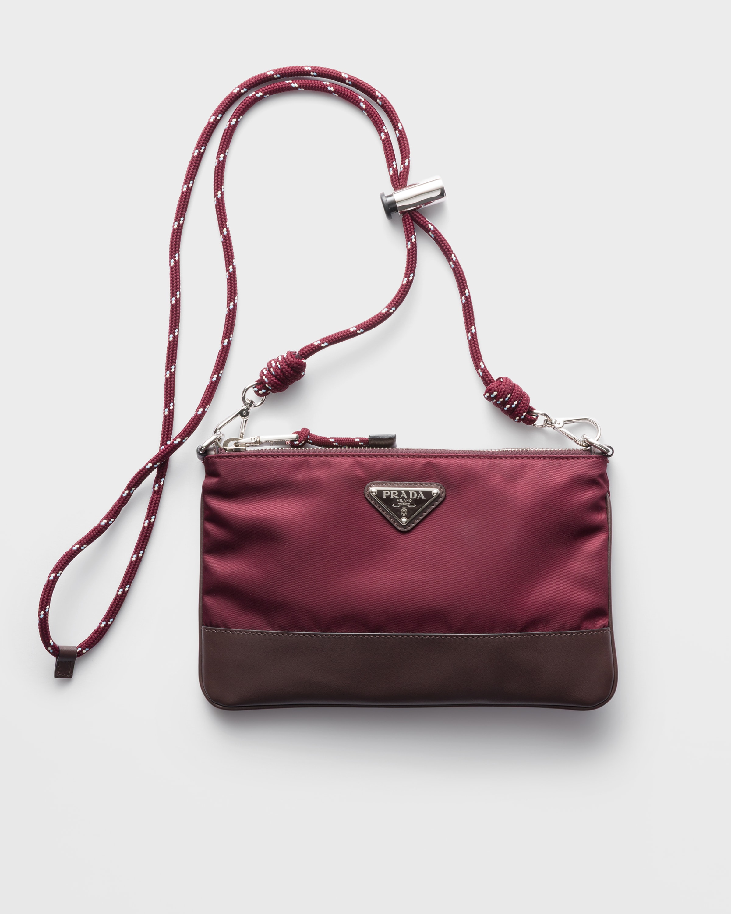 Футляр для смартфона Prada Speedrock Re-Nylon Prada, бордовые
Футляр для смартфона Prada Speedrock Re-Nylon Prada, бордовые