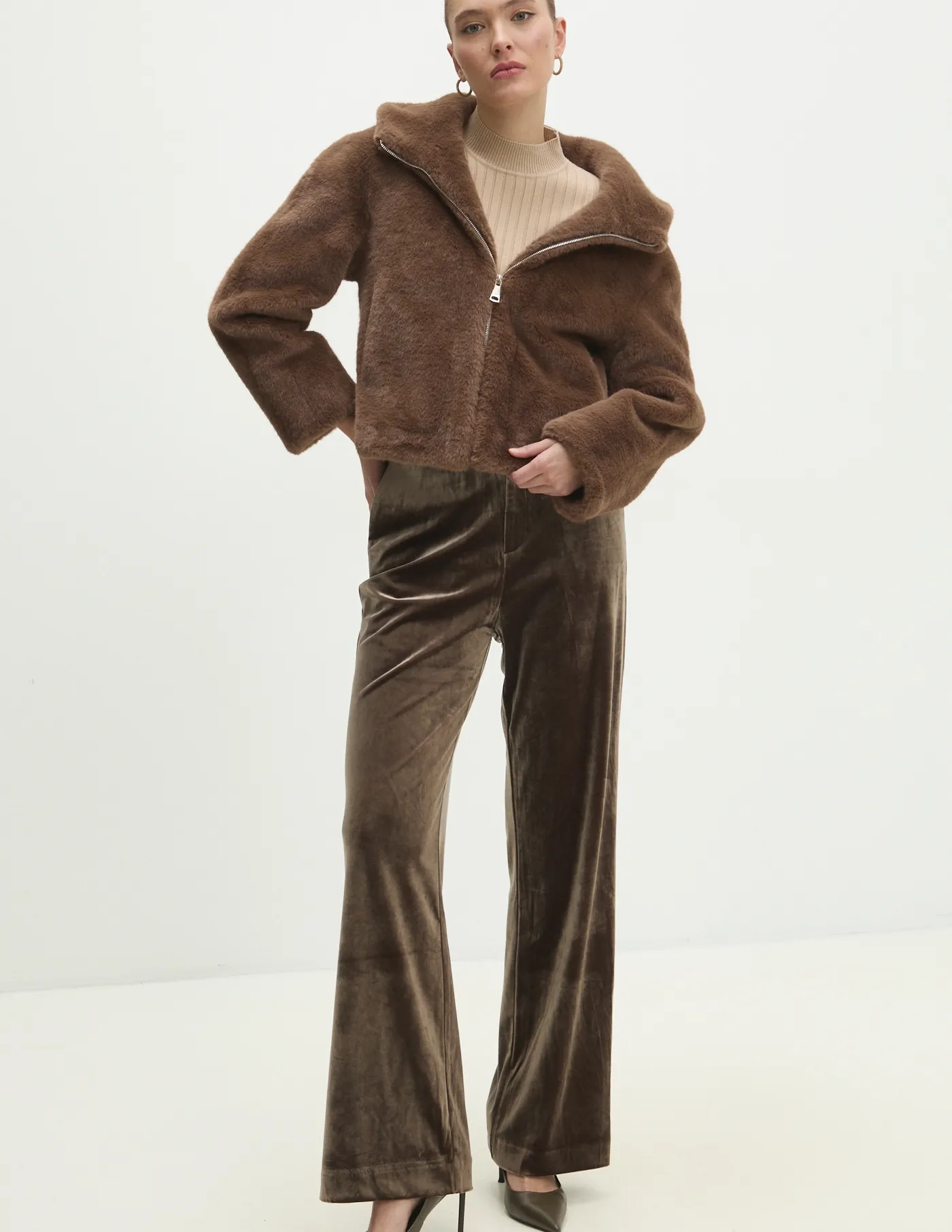 Свитер Answear Lab, бежевый
Свитер Answear Lab, бежевый