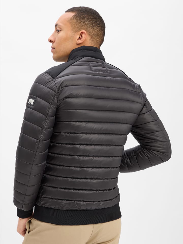 Куртка черного цвета Karl Lagerfeld
Куртка черного цвета Karl Lagerfeld