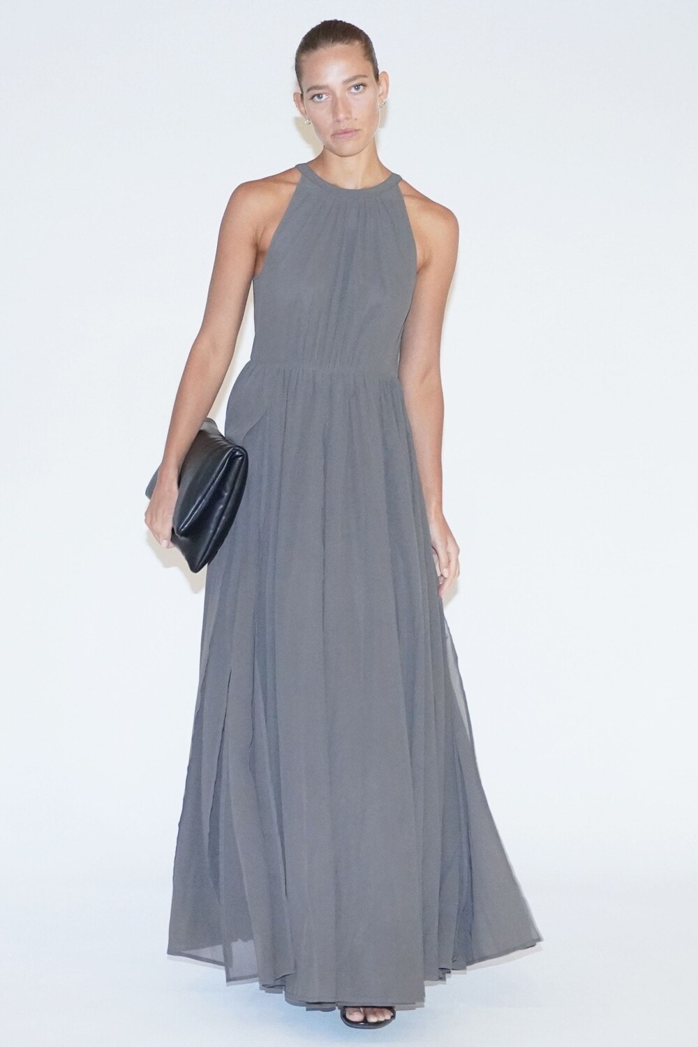 Вечернее платье макси с вырезом через шею и подолом в пол Religion, серый
Вечернее платье макси с вырезом через шею и подолом в пол Religion, серый