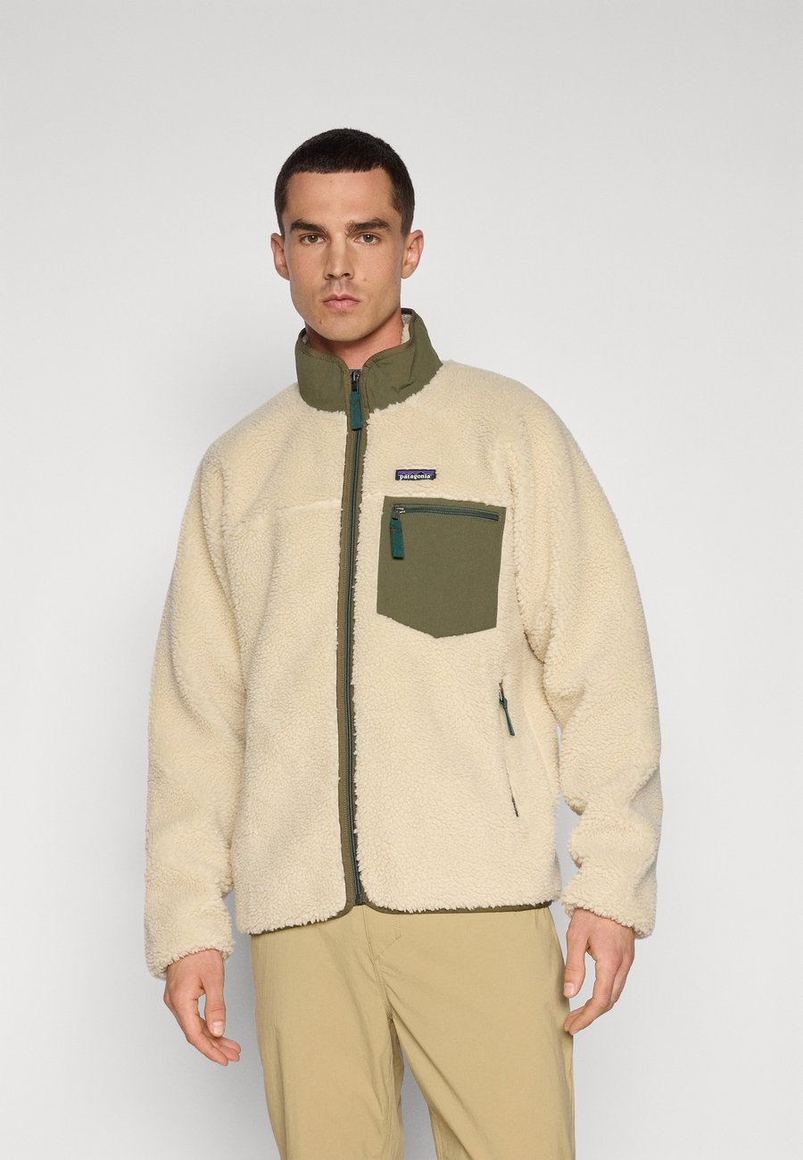 Флисовая куртка Patagonia CLASSIC RETRO-X, Dark Natural/Basin Green/Beige
Флисовая куртка Patagonia CLASSIC RETRO-X, Dark Natural/Basin Green/Beige