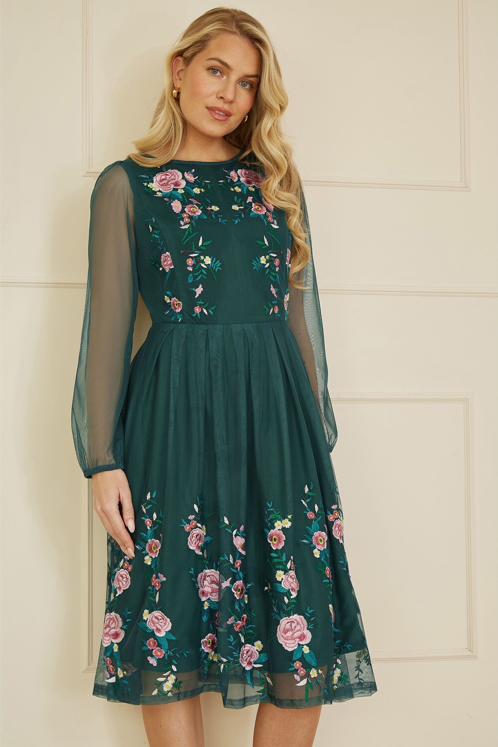 Вышитое платье для выпускного бала с длинными сетчатыми рукавами Yumi, зеленый
Вышитое платье для выпускного бала с длинными сетчатыми рукавами Yumi, зеленый