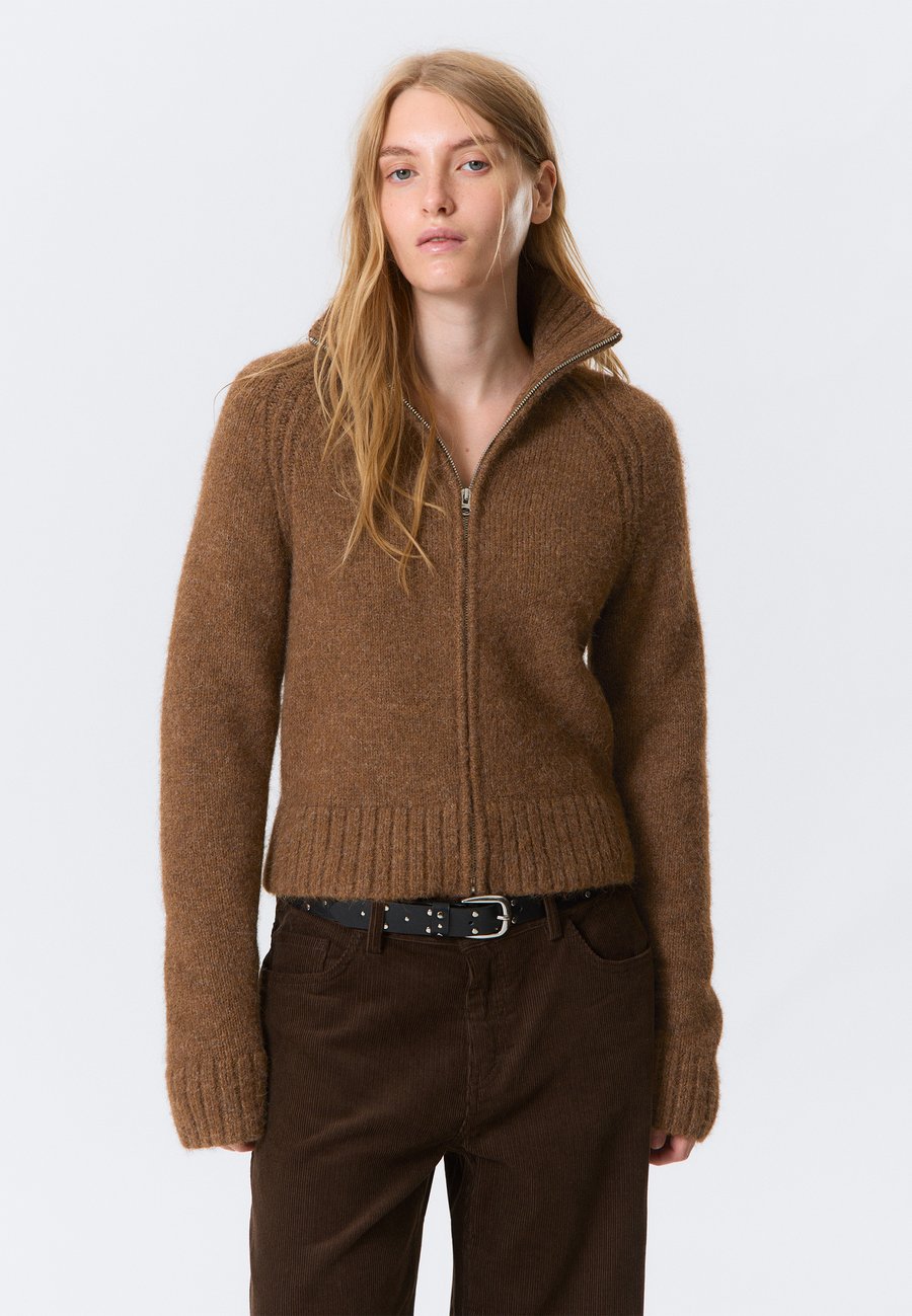 Кардиган Weekday Cardigan, Brown Melange/Brown
Кардиган Weekday Cardigan, Brown Melange/Brown