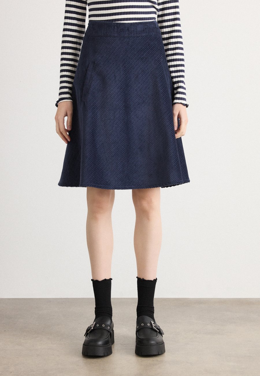 Юбка Mads Nørgaard PRETTY STELLY SKIRT, Parisian Night/Dark Blue
Юбка Mads Nørgaard PRETTY STELLY SKIRT, Parisian Night/Dark Blue