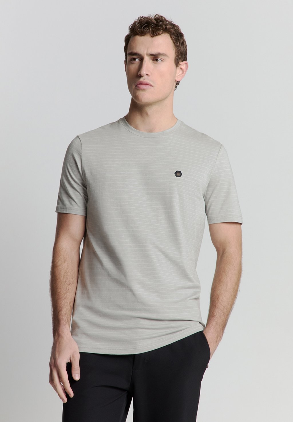 Футболка с принтом CREWNECK NO EXCESS, пятнистый серый
Футболка с принтом CREWNECK NO EXCESS, пятнистый серый