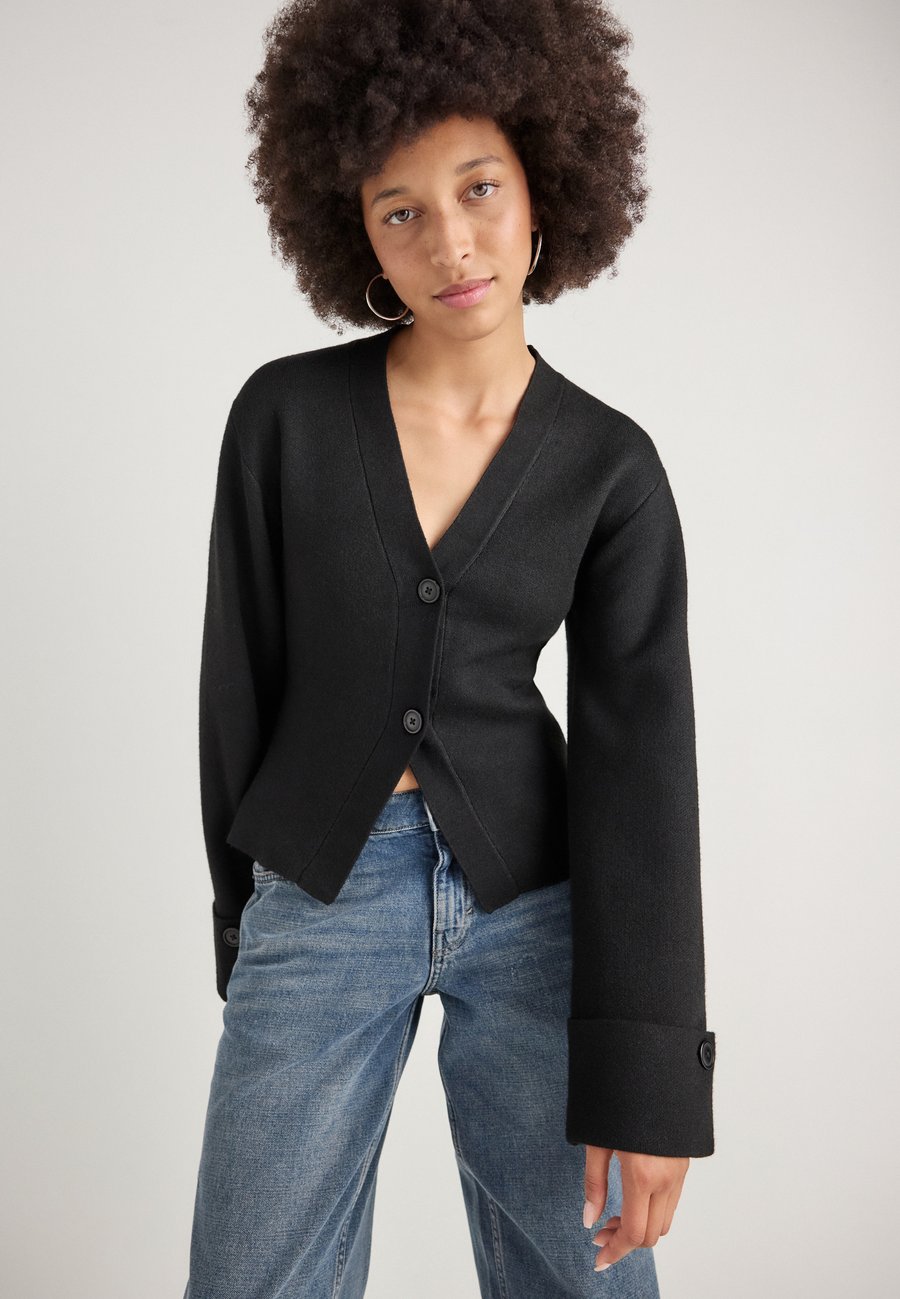 Кардиган Gina Tricot CARDIGAN, Black
Кардиган Gina Tricot CARDIGAN, Black