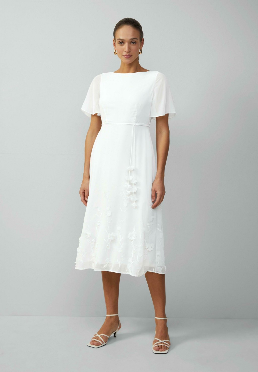 Коктейльное платье / Вечернее платье FESTIVES MIDI MIT STICKEREI UND BINDEGÜRTEL s.Oliver BLACK LABEL, молочный
Коктейльное платье / Вечернее платье FESTIVES MIDI MIT STICKEREI UND BINDEGÜRTEL s.Oliver BLACK LABEL, молочный