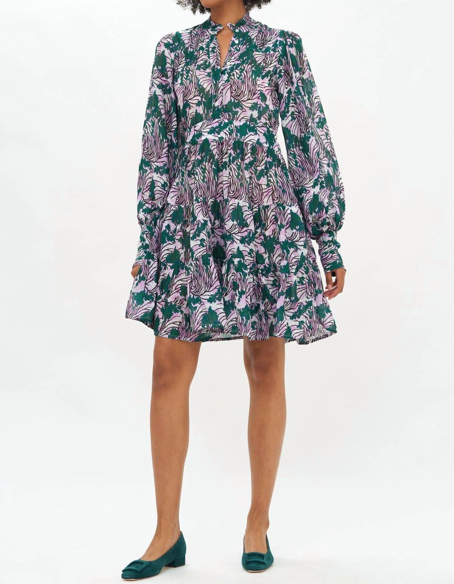 Платье-рубашка с короткими рукавами в цвете Eden Lilac Oliphant
Платье-рубашка с короткими рукавами в цвете Eden Lilac Oliphant