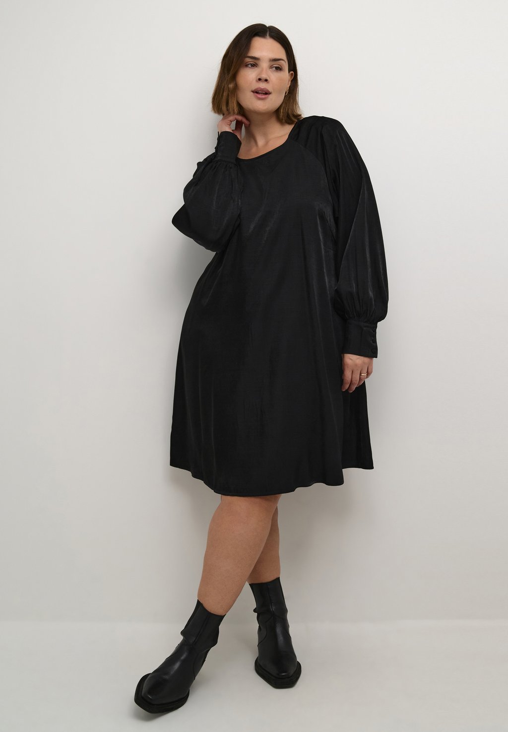 Повседневное платье HAYLI Kaffe Curve, черный
Повседневное платье HAYLI Kaffe Curve, черный