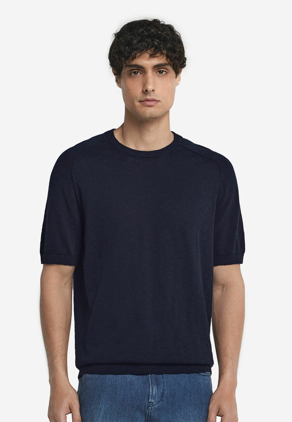 Базовая футболка Falconeri, темно-синий
Базовая футболка Falconeri, темно-синий