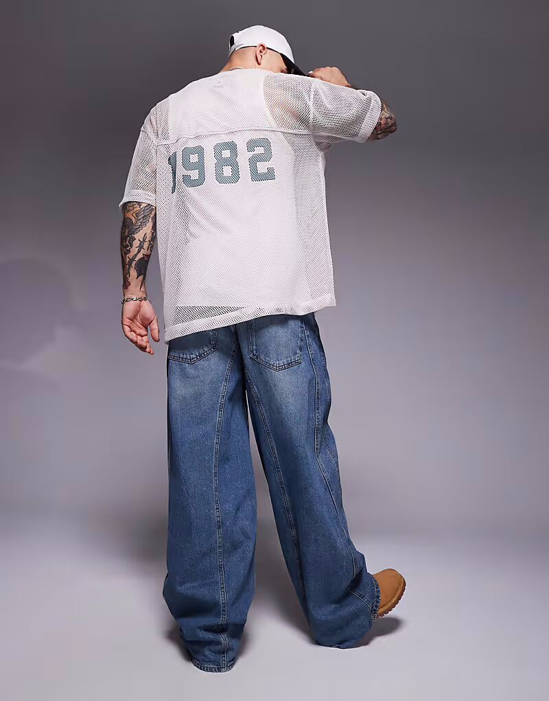 Футболка ASOS DESIGN оверсайз с V-образным вырезом и спортивной графикой из бежевой сетки
Футболка ASOS DESIGN оверсайз с V-образным вырезом и спортивной графикой из бежевой сетки