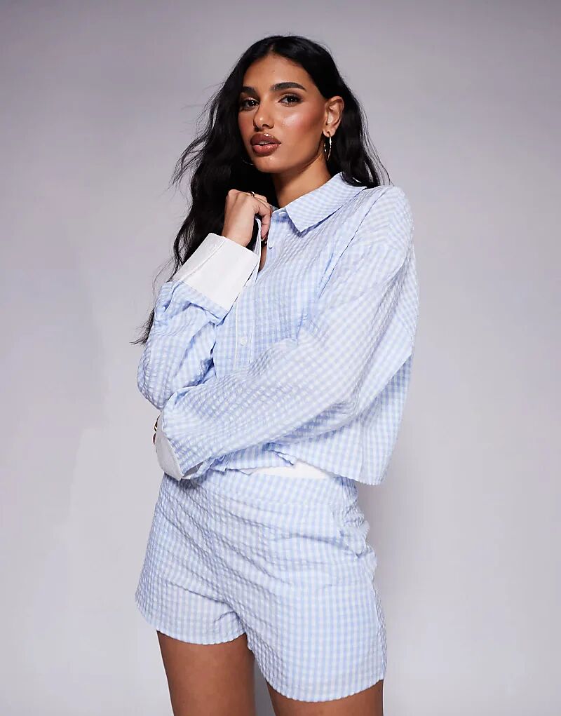 Эксклюзивная укороченная рубашка Kaiia из хлопка с пуговицами спереди и контрастными манжетами из сирсакера синего цвета в клетку виши
Эксклюзивная укороченная рубашка Kaiia из хлопка с пуговицами спереди и контрастными манжетами из сирсакера синего цвета в клетку виши