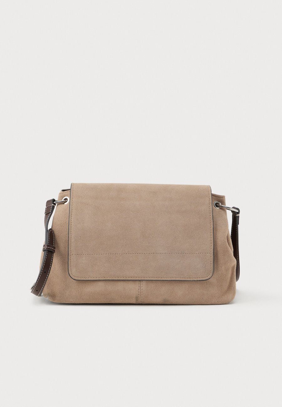 Сумка кросс-боди PARFOIS CROSSBODY BAG MARGAUX, Camel
Сумка кросс-боди PARFOIS CROSSBODY BAG MARGAUX, Camel