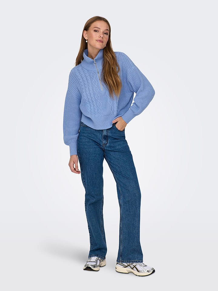 Светло-голубой свитер ONLY
Светло-голубой свитер ONLY