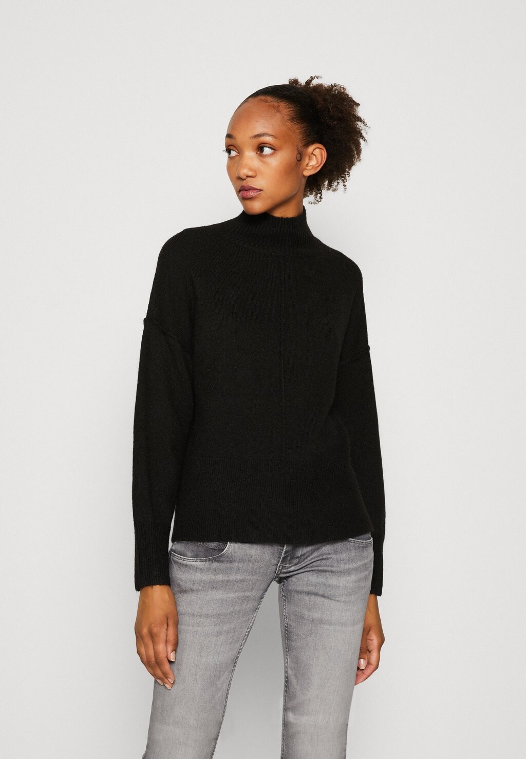 Свитер YAS, черный
Свитер YAS, черный