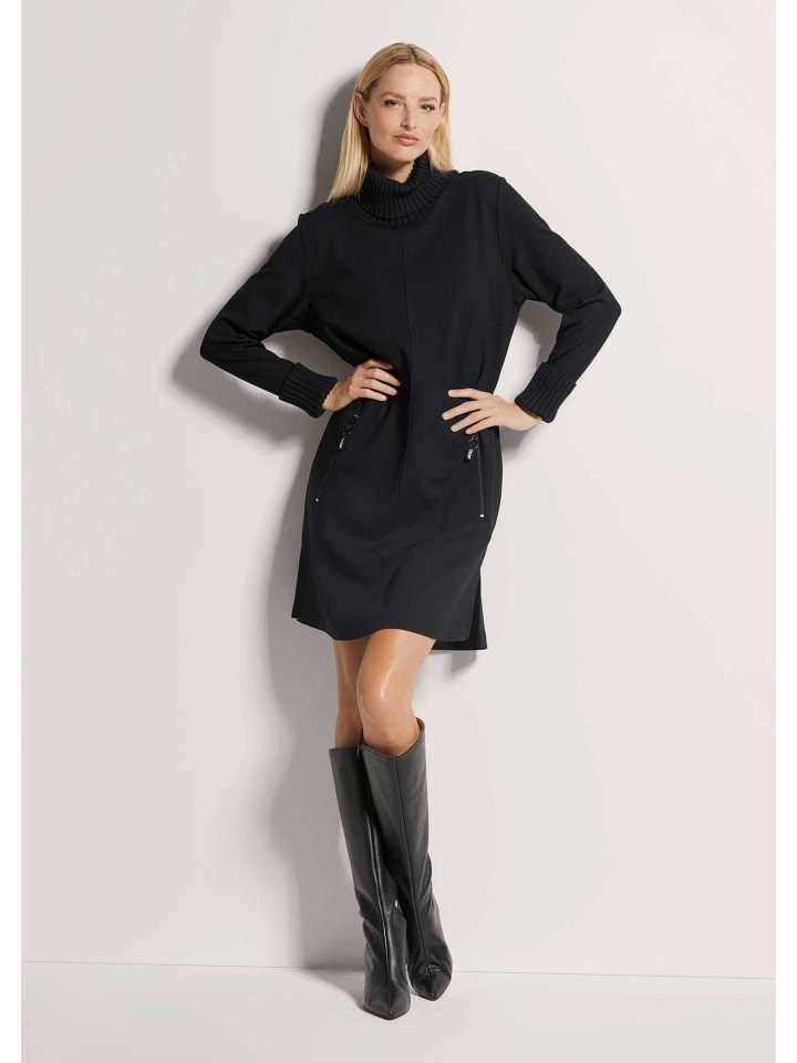 MADELEINE Повседневное трикотажное платье в рубчик черного цвета
MADELEINE Повседневное трикотажное платье в рубчик черного цвета