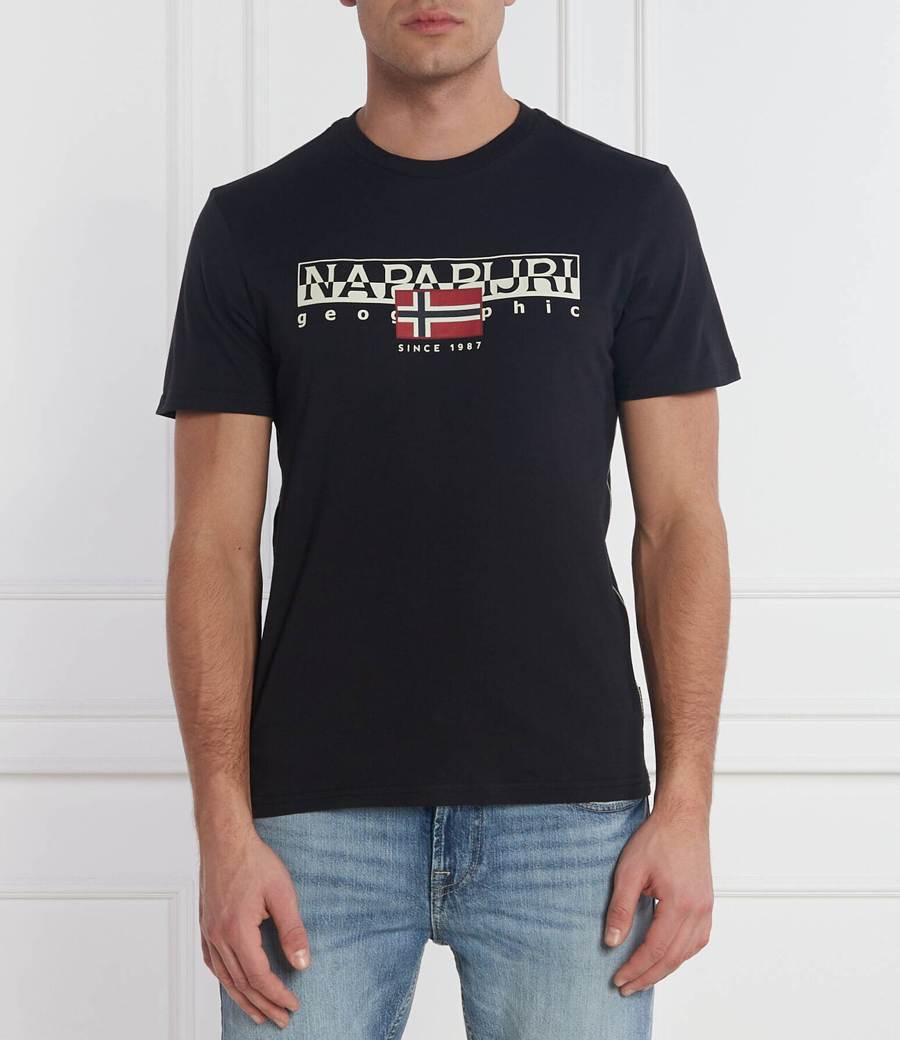 Футболка Napapijri Regular Fit, черный 
Футболка Napapijri Regular Fit, черный