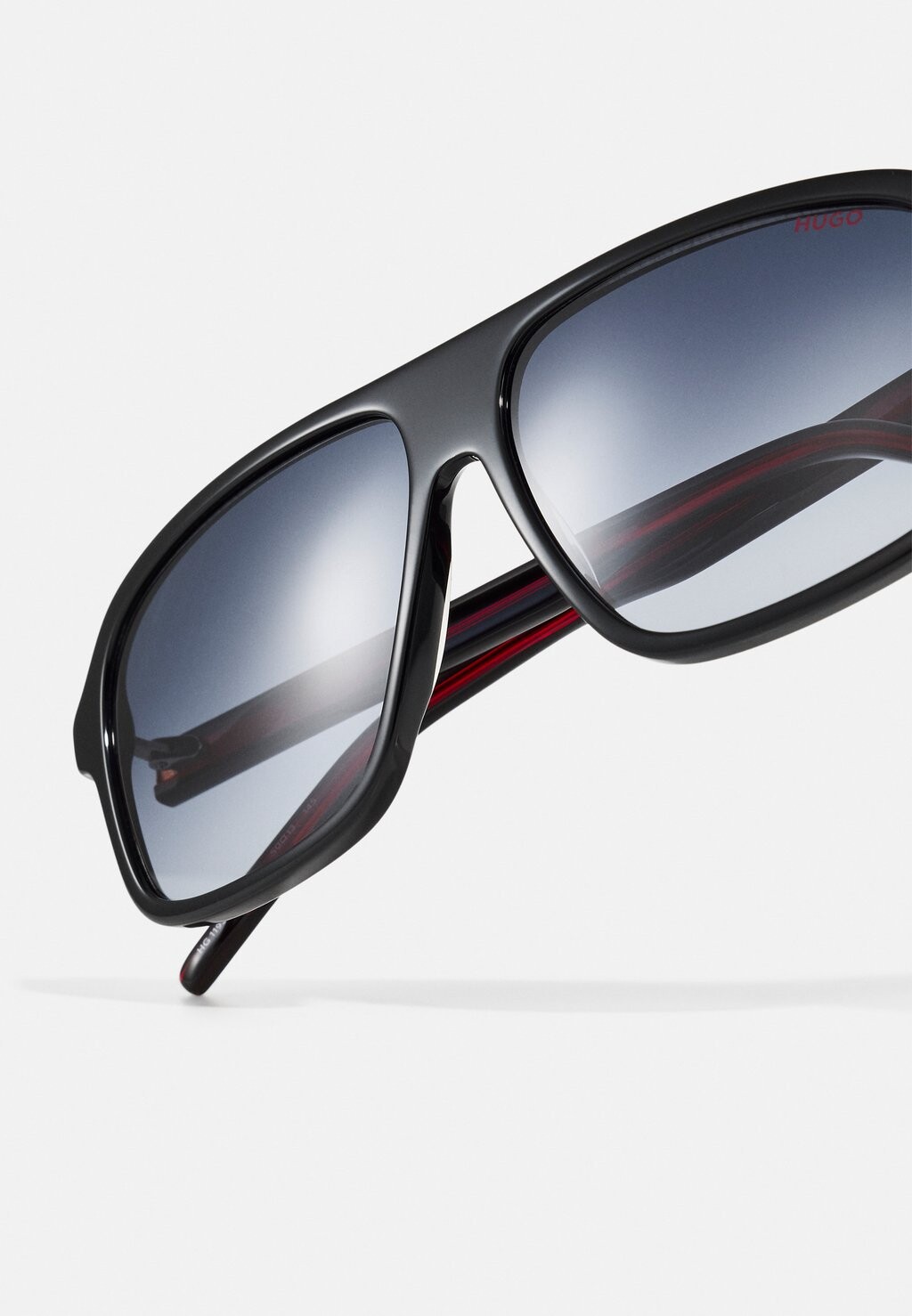 Солнцезащитные очки Unisex HUGO, черные
Солнцезащитные очки Unisex HUGO, черные