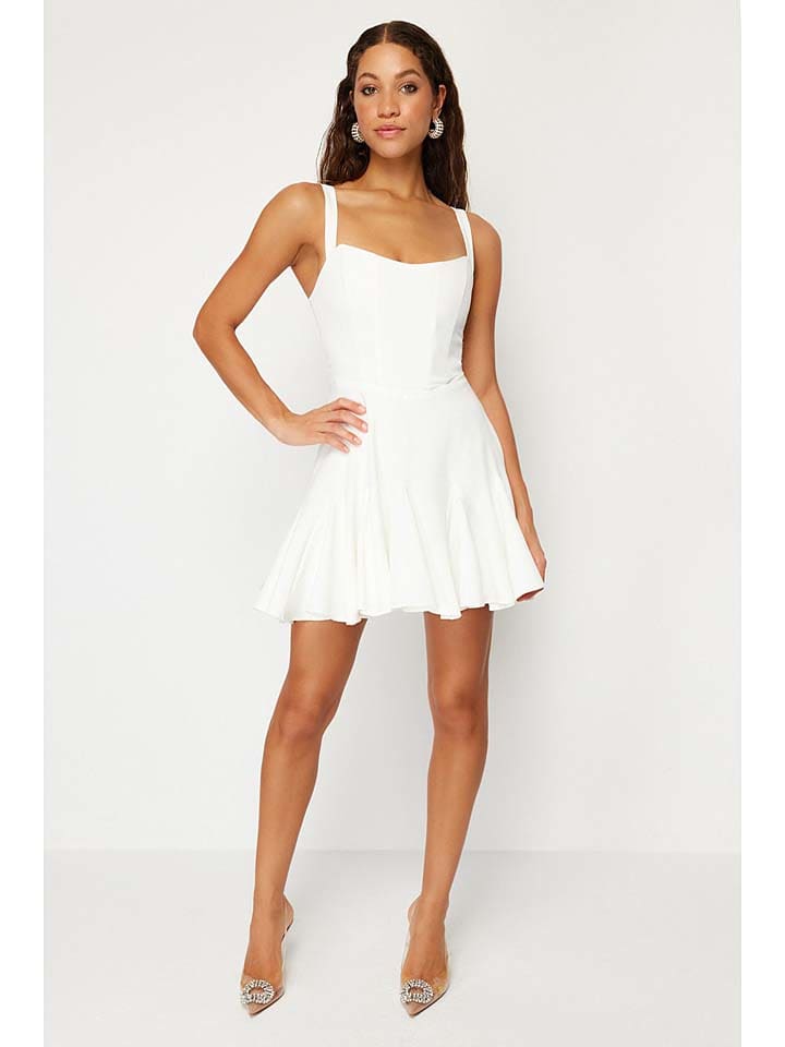 Короткое платье trendyol, кремовый
Короткое платье trendyol, кремовый