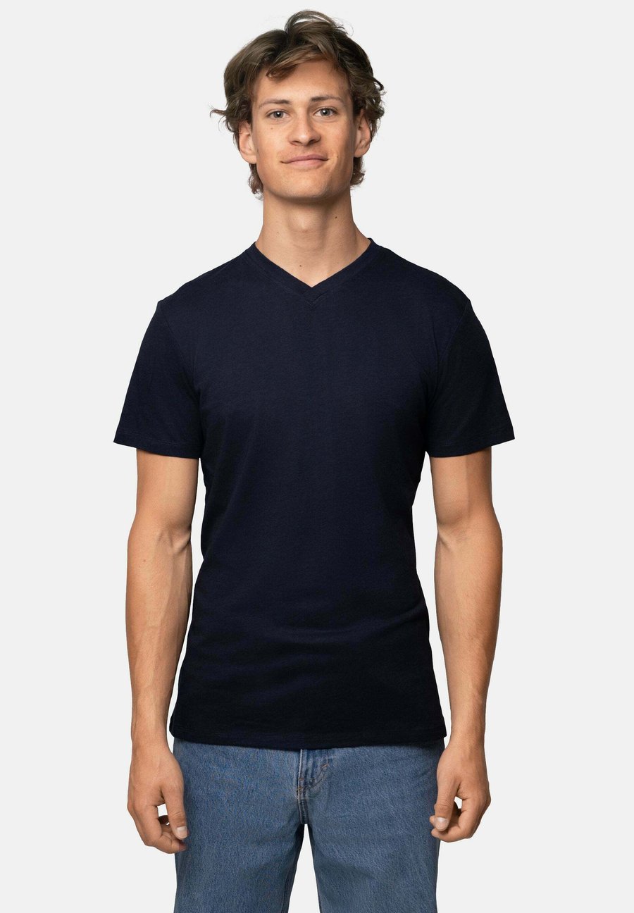Футболка Danish Endurance V-NECK 4-PACK, White Dark Navy/Dark Blue, Белый, Футболка Danish Endurance V-NECK 4-PACK, White Dark Navy/Dark Blue
Футболка Danish Endurance V-NECK 4-PACK, White Dark Navy/Dark Blue, Белый, Футболка Danish Endurance V-NECK 4-PACK, White Dark Navy/Dark Blue