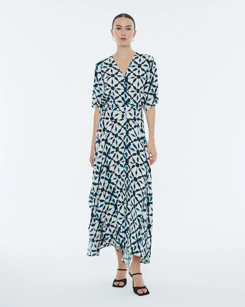 Длинное платье с принтом, воротник-стойка и рукав летучая мышь Andam, синий
Длинное платье с принтом, воротник-стойка и рукав летучая мышь Andam, синий